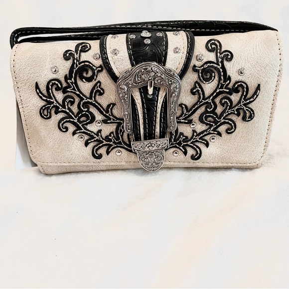 HW Collection RARE Western Wallet/Crossbody Trifold With Cowgirl Buckle NWT - Picture 2 of 10